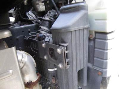 Mitsubishi Fuso FEC72S Air Cleaner / Air Filter Housing