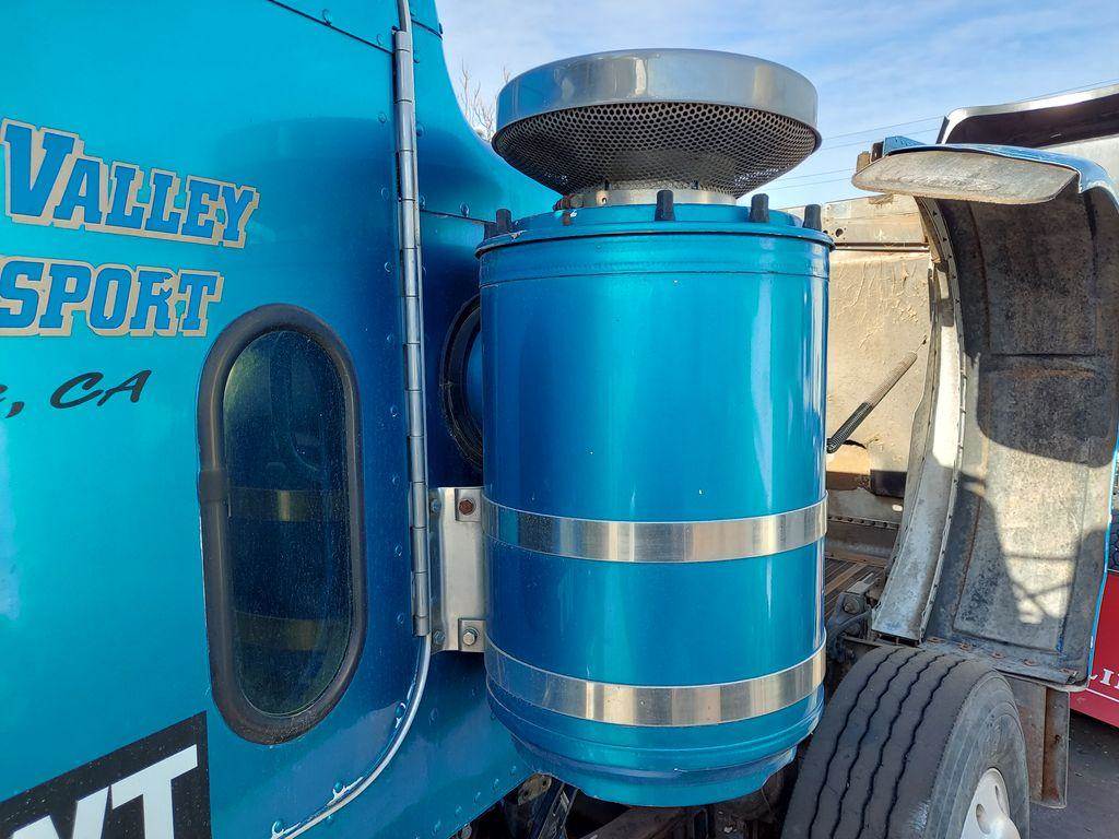 2001 Peterbilt 379 Right Air Cleaner / Air Filter Housing For Sale