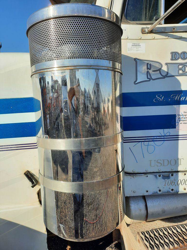 1987 Peterbilt 379EXHD Left Air Cleaner / Air Filter Housing for a