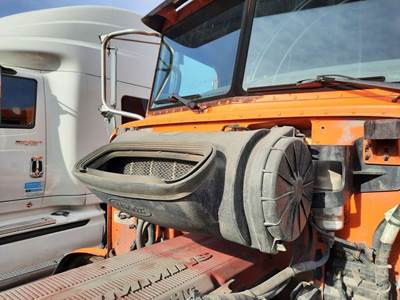 Peterbilt 386 Air Cleaner / Air Filter Housing