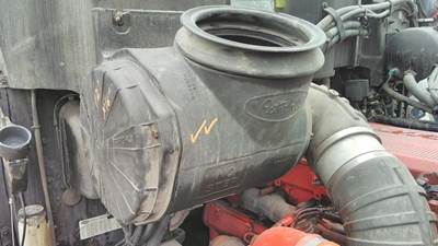 Peterbilt 387 Right Air Cleaner / Air Filter Housing