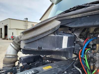 Peterbilt 579 Air Cleaner / Air Filter Housing