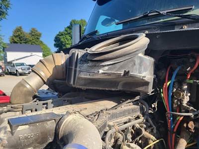 Peterbilt 579 Air Cleaner / Air Filter Housing