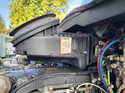 Peterbilt 579 Air Cleaner / Air Filter Housing