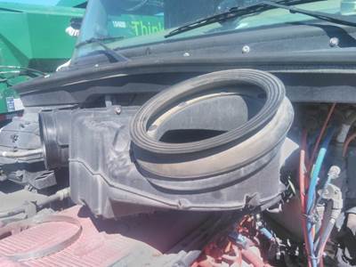 Peterbilt 579 Air Cleaner / Air Filter Housing