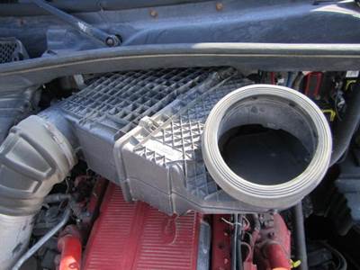 Peterbilt 579 Air Cleaner / Air Filter Housing