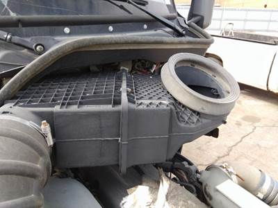 Peterbilt 579 Air Cleaner / Air Filter Housing