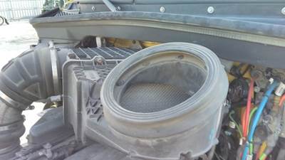 Peterbilt 579 Air Cleaner / Air Filter Housing