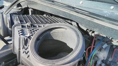 Peterbilt 579 Air Cleaner / Air Filter Housing