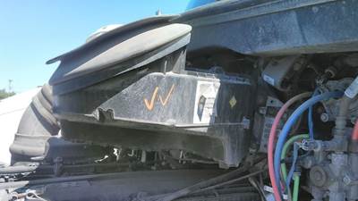 Peterbilt 579 Right Air Cleaner / Air Filter Housing