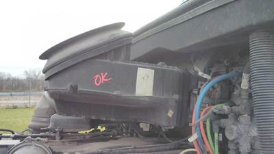 Peterbilt 579 Air Cleaner / Air Filter Housing