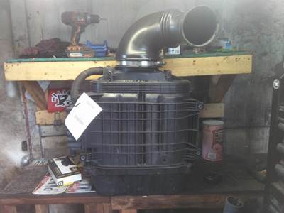 Peterbilt 579 Air Cleaner / Air Filter Housing