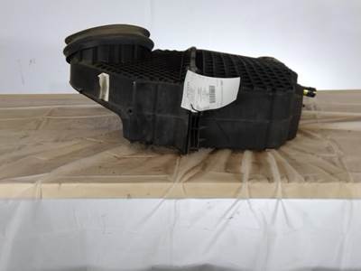 Peterbilt 579 Air Cleaner / Air Filter Housing