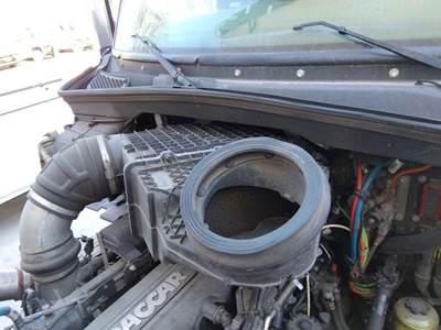 Peterbilt 579 Air Cleaner / Air Filter Housing