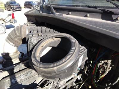 Peterbilt 579 Right Air Cleaner / Air Filter Housing