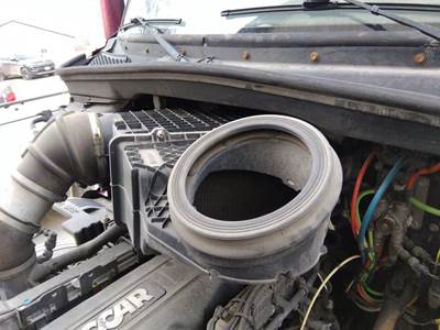 Peterbilt 579 Air Cleaner / Air Filter Housing