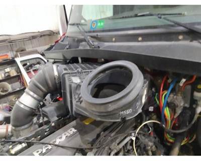 Peterbilt 579 Air Cleaner / Air Filter Housing