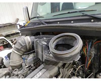 Peterbilt 579 Air Cleaner / Air Filter Housing
