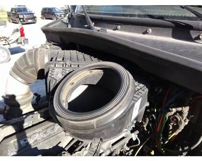 Peterbilt 579 Right Air Cleaner / Air Filter Housing