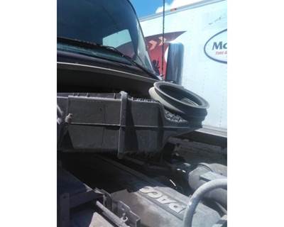 Peterbilt 579 Air Cleaner / Air Filter Housing