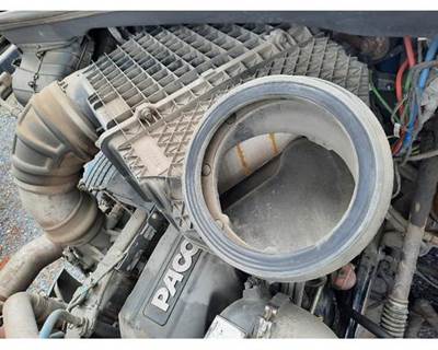 Peterbilt 579 Air Cleaner / Air Filter Housing