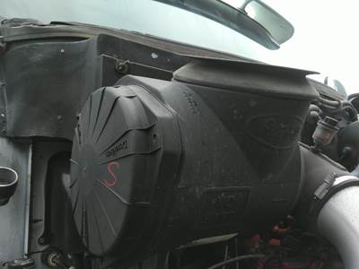 Peterbilt 587 Right Air Cleaner / Air Filter Housing