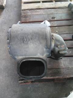 Volvo VN Air Cleaner / Air Filter Housing