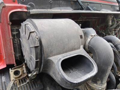 Volvo VN Air Cleaner / Air Filter Housing