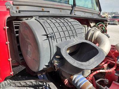 Volvo VNL Air Cleaner / Air Filter Housing