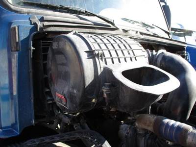 Volvo VNL Air Cleaner / Air Filter Housing