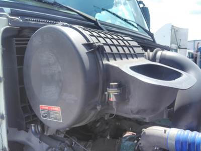 Volvo VNL Air Cleaner / Air Filter Housing