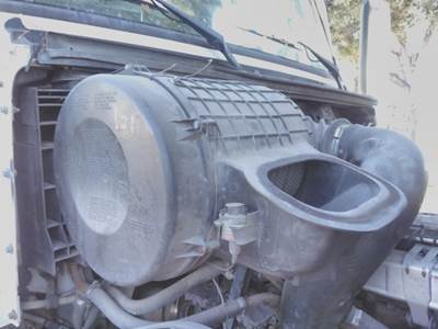 Volvo VNL Air Cleaner / Air Filter Housing