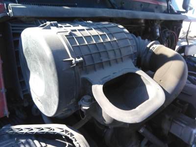 Volvo VNL Air Cleaner / Air Filter Housing
