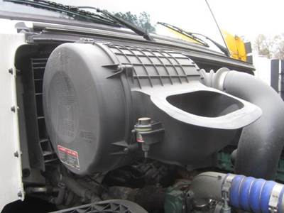 Volvo VNL Air Cleaner / Air Filter Housing