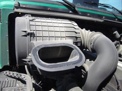 Volvo VNL Air Cleaner / Air Filter Housing