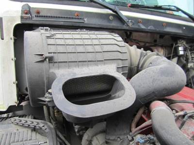 Volvo VNL Air Cleaner / Air Filter Housing