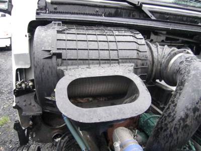 Volvo VNL Air Cleaner / Air Filter Housing