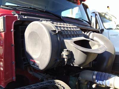 Volvo VNL Air Cleaner / Air Filter Housing