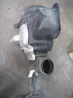 Volvo VNL Air Cleaner / Air Filter Housing
