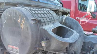 Volvo VNL Right Air Cleaner / Air Filter Housing