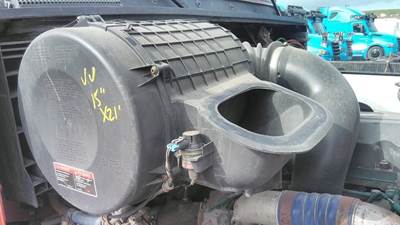 Volvo VNL Air Cleaner / Air Filter Housing