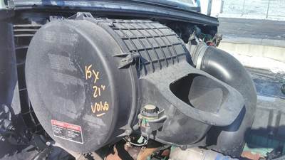 Volvo VNL Right Air Cleaner / Air Filter Housing