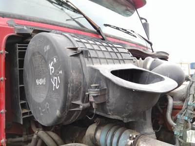 Volvo VNL Right Air Cleaner / Air Filter Housing