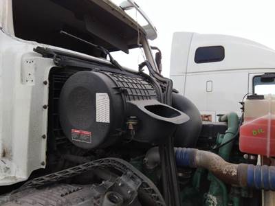 Volvo VNL Right Air Cleaner / Air Filter Housing