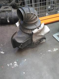 Volvo VNL Air Cleaner / Air Filter Housing