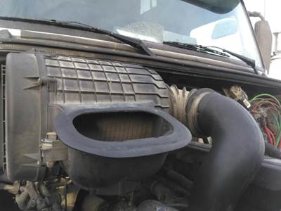 Volvo VNL Right Air Cleaner / Air Filter Housing