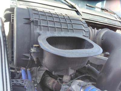 Volvo VNL Air Cleaner / Air Filter Housing