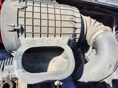 Volvo VNL Right Air Cleaner / Air Filter Housing