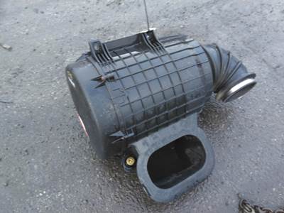 Volvo VNL Air Cleaner / Air Filter Housing