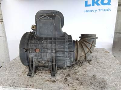 Volvo VNL Air Cleaner / Air Filter Housing